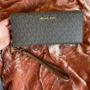 Michael Kors NWT Jet Set Lg Wallet